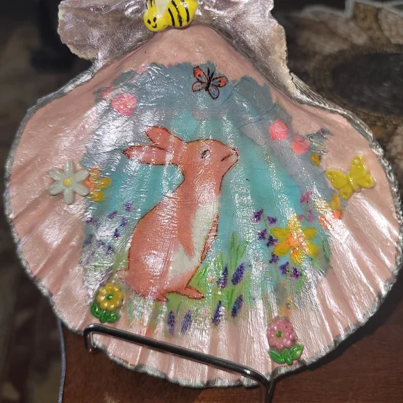 Decorative Pink Shell with Rabbit and Flowers - Picture 7 of 7